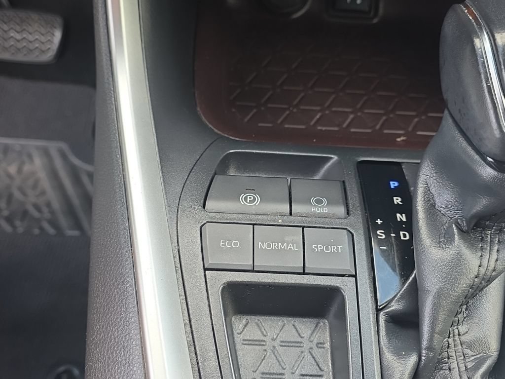 Used 2019 Toyota RAV4 Limited FWD image 23