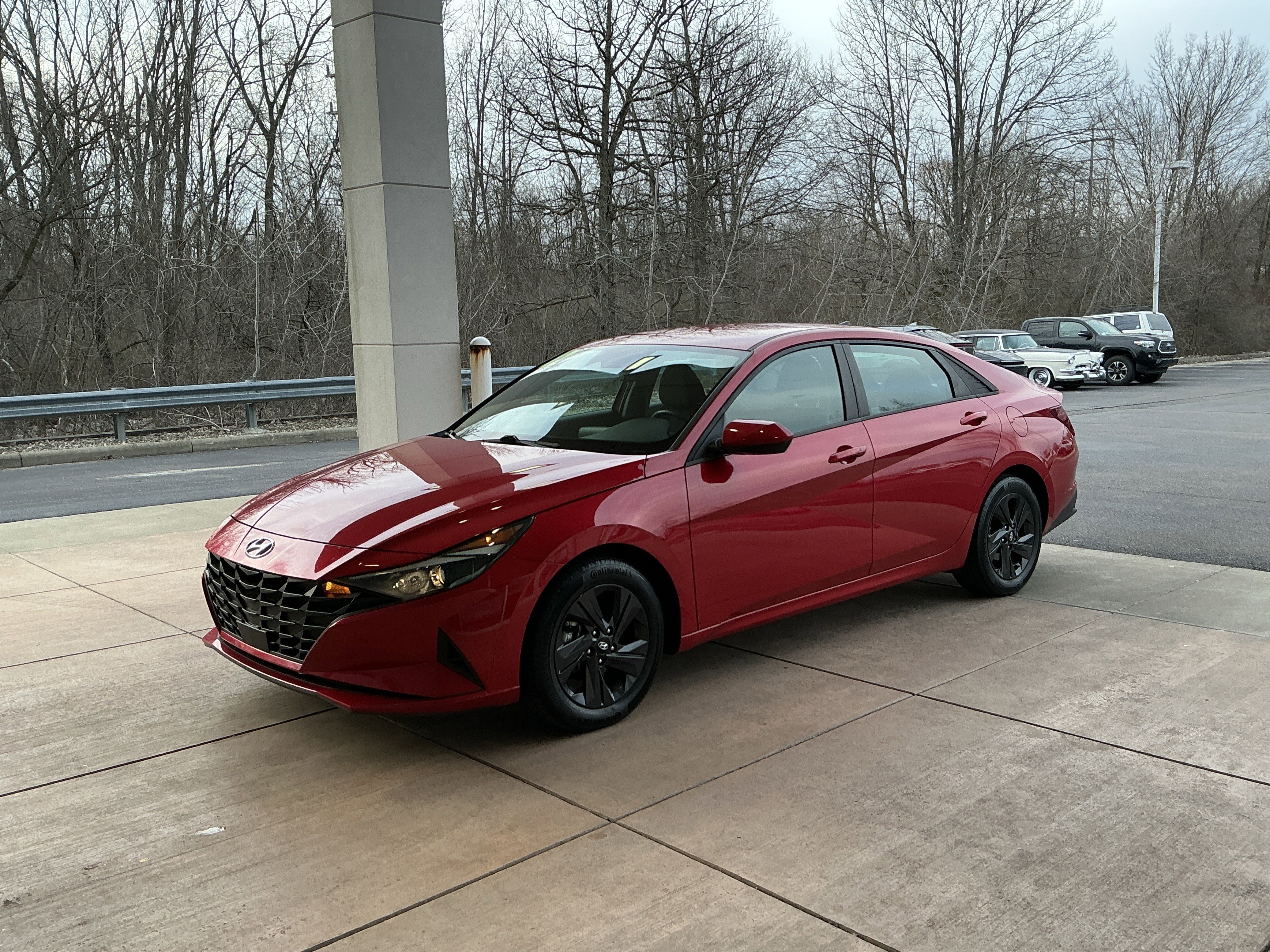 Used 2022 Hyundai Elantra SEL w/ Convenience Package image 3
