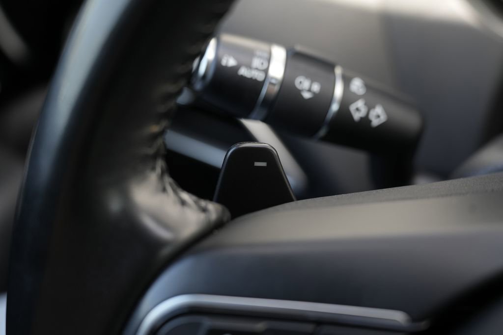 Used 2019 Jaguar F-PACE Premium image 52