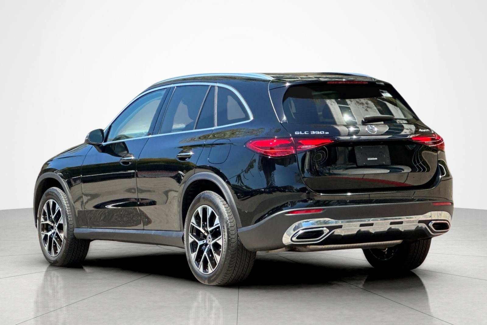 Used 2025 Mercedes-Benz GLC 350e 4MATIC image 3