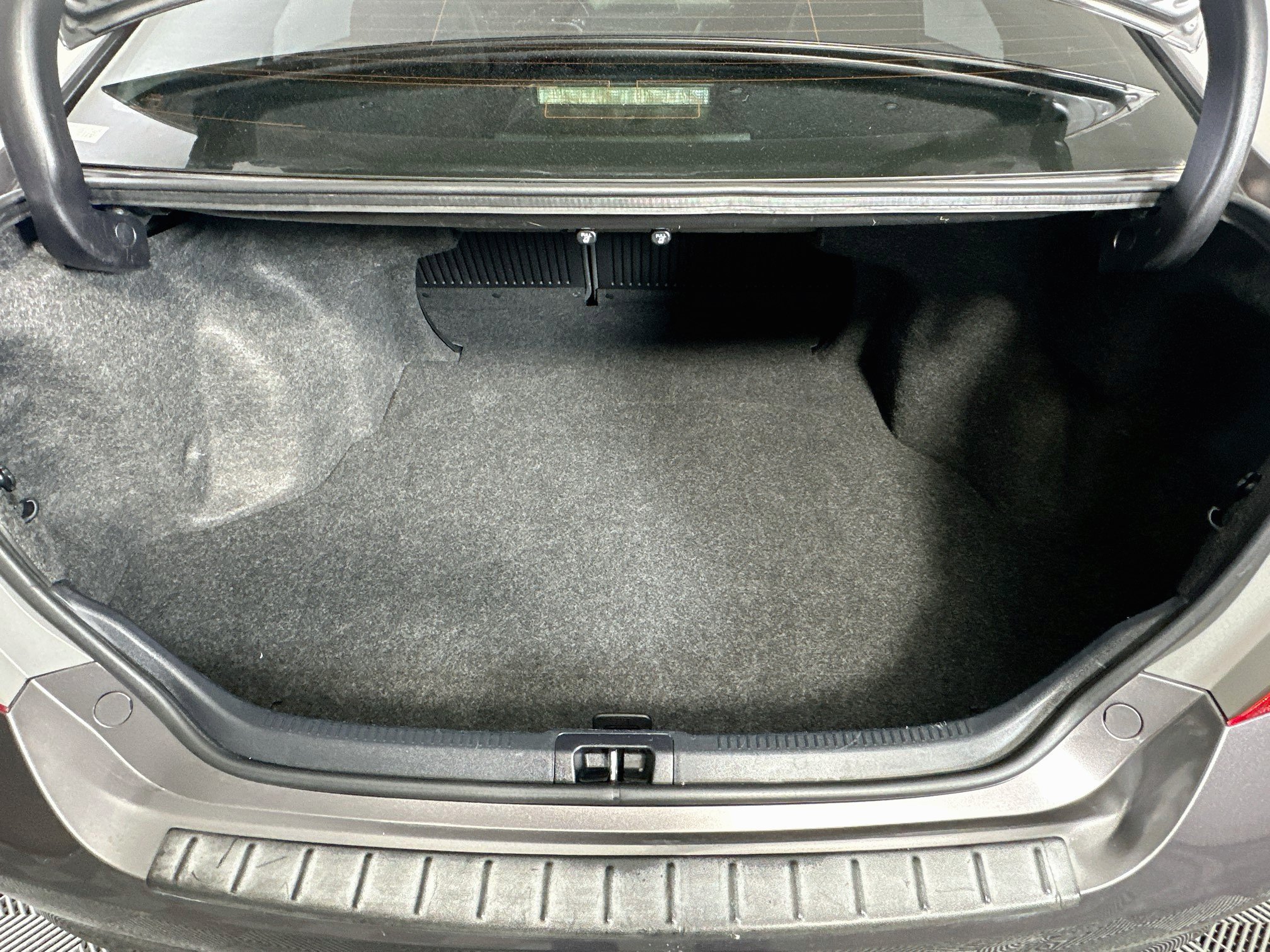 Used 2016 Toyota Camry SE w/ Moonroof Package FWD image 29