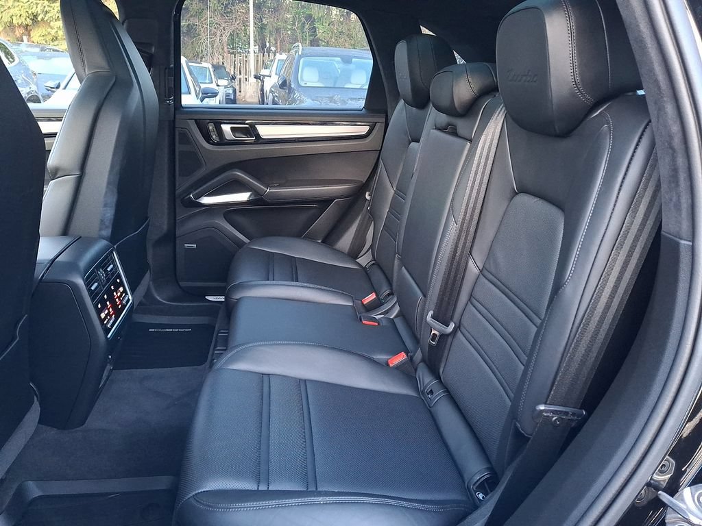 Used 2023 Porsche Cayenne Turbo AWD/4WD image 7