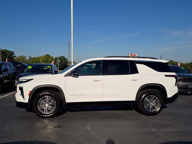 Used 2025 Chevrolet Traverse LT FWD image 6