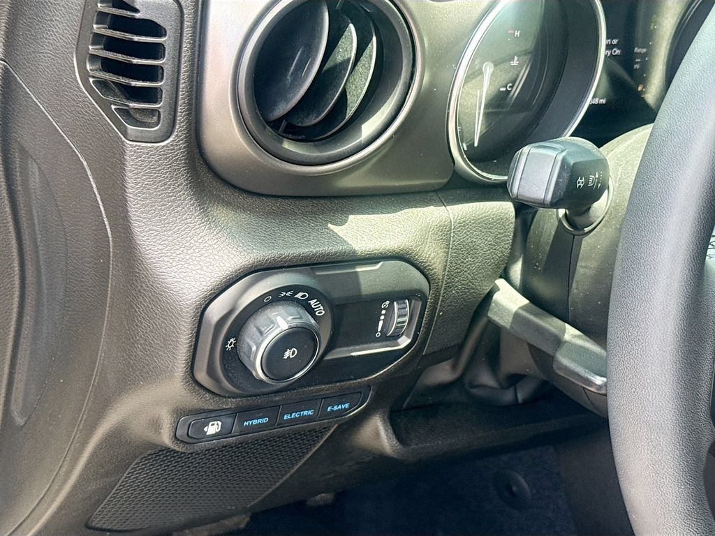 Used 2023 Jeep Wrangler Unlimited w/ Sun & Screen Package AWD/4WD image 11