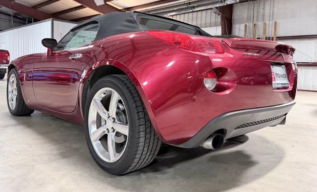 Used 2009 Pontiac Solstice GXP w/ Premium Package RWD image 12