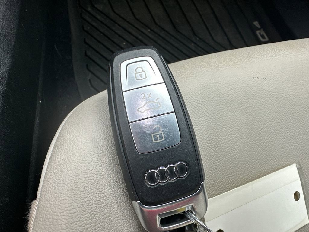 Used 2022 Audi Q4 e-tron Premium image 31