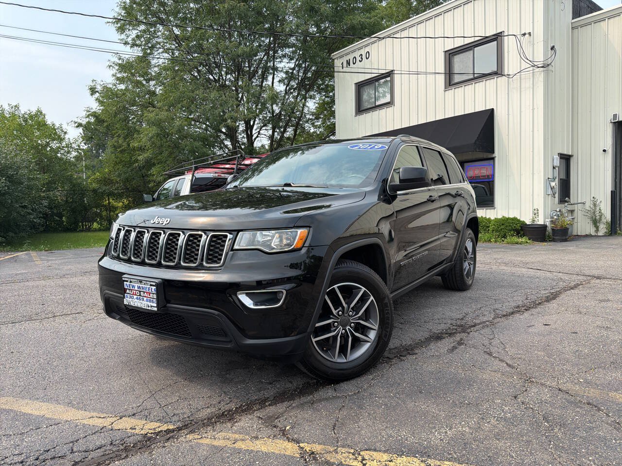 Used 2019 Jeep Grand Cherokee Laredo AWD/4WD image 1