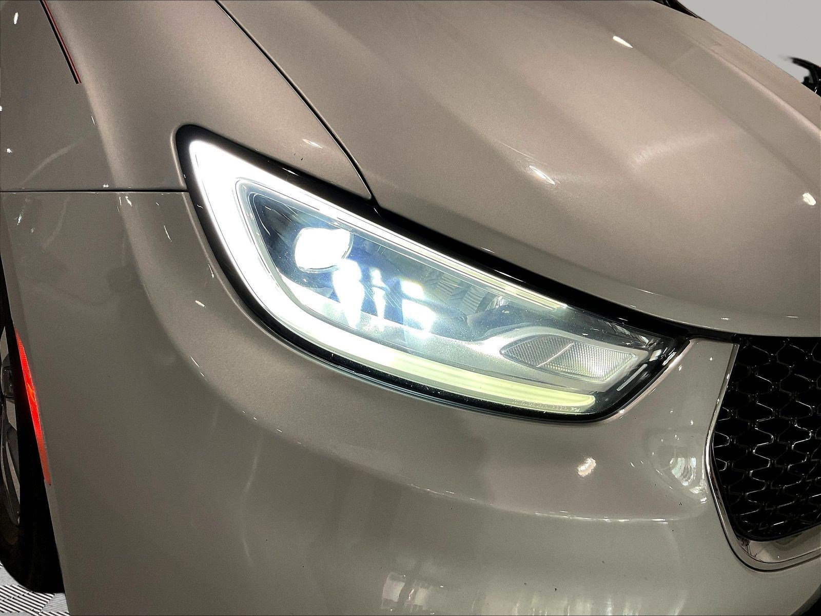 Used 2023 Chrysler Pacifica Touring-L FWD image 30