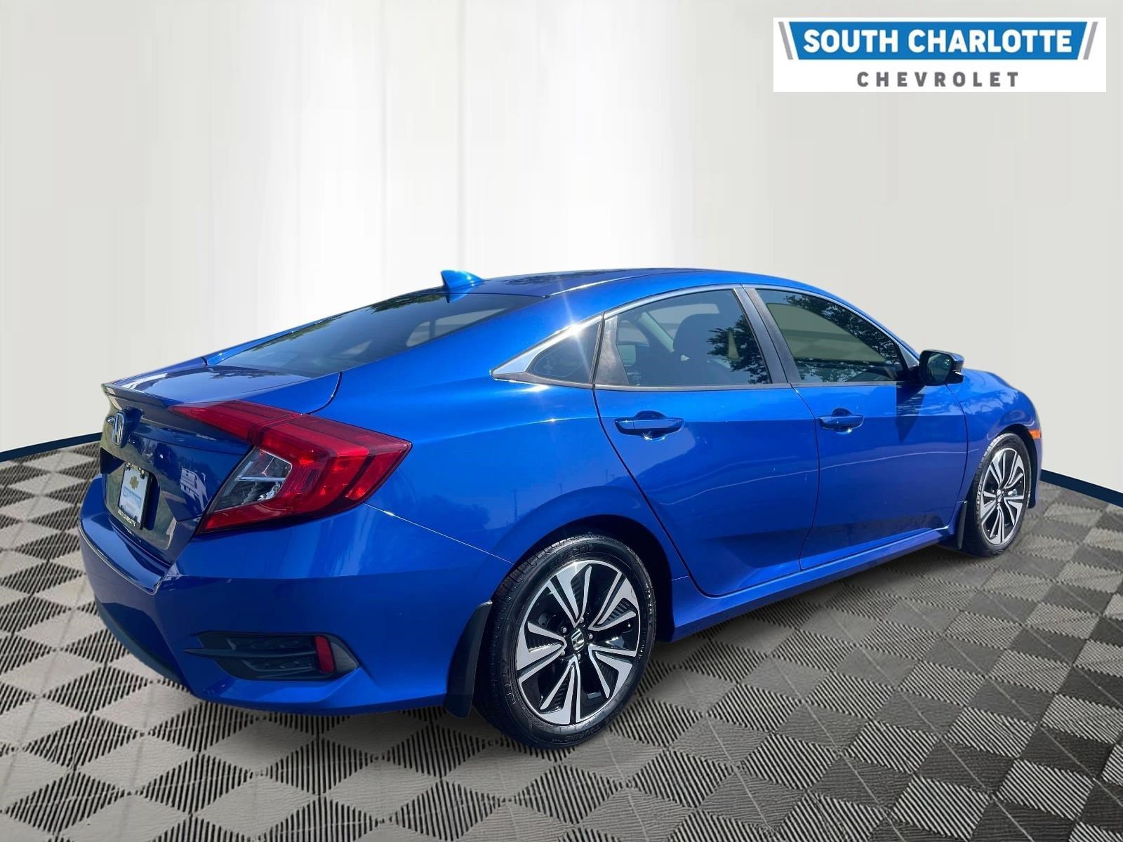 Used 2017 Honda Civic EX-T image 4