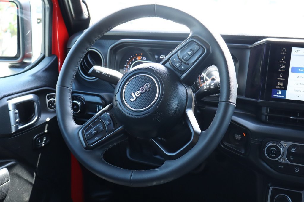 Certified 2025 Jeep Wrangler Unlimited Rubicon w/ Convenience Group AWD/4WD image 27