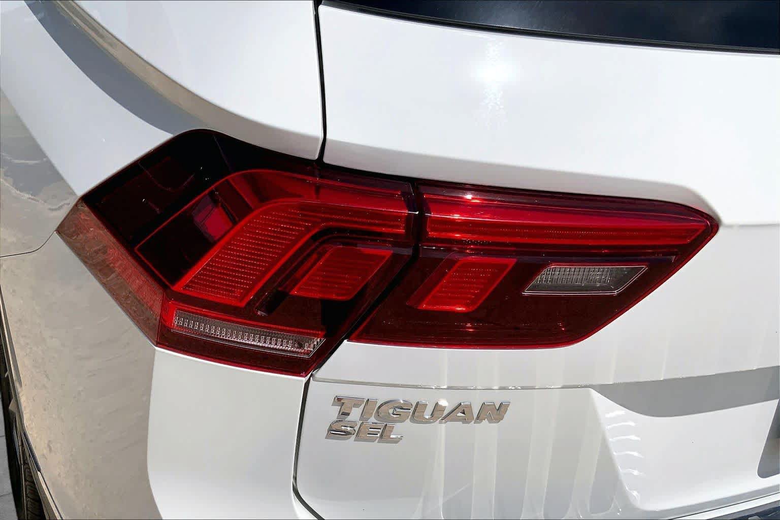 Used 2020 Volkswagen Tiguan SEL w/ 3rd Row Seat Package AWD/4WD image 27