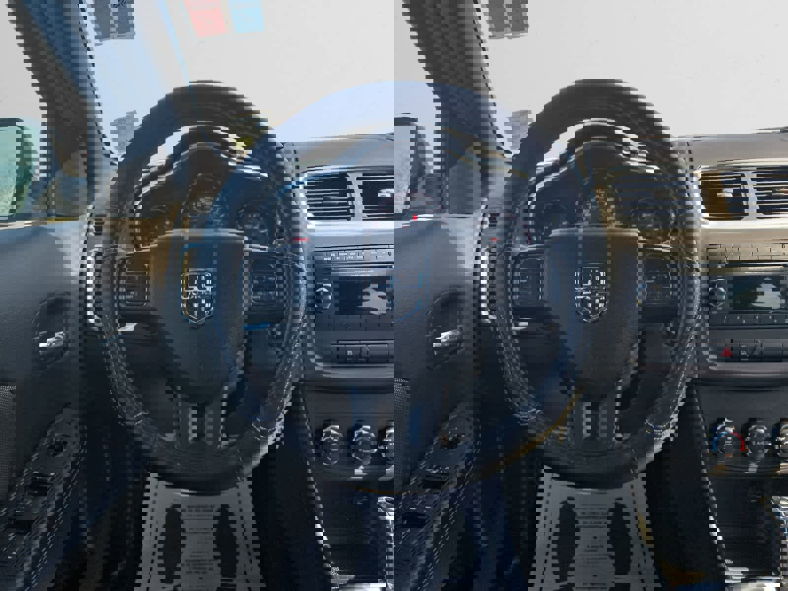 Used 2013 Dodge Avenger SE image 12