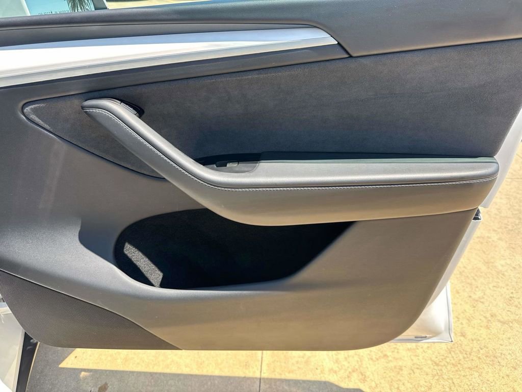 Used 2024 Tesla Model Y Long Range AWD/4WD image 14