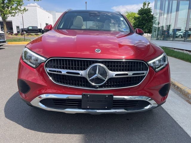 Used 2025 Mercedes-Benz GLC 300 4MATIC image 2