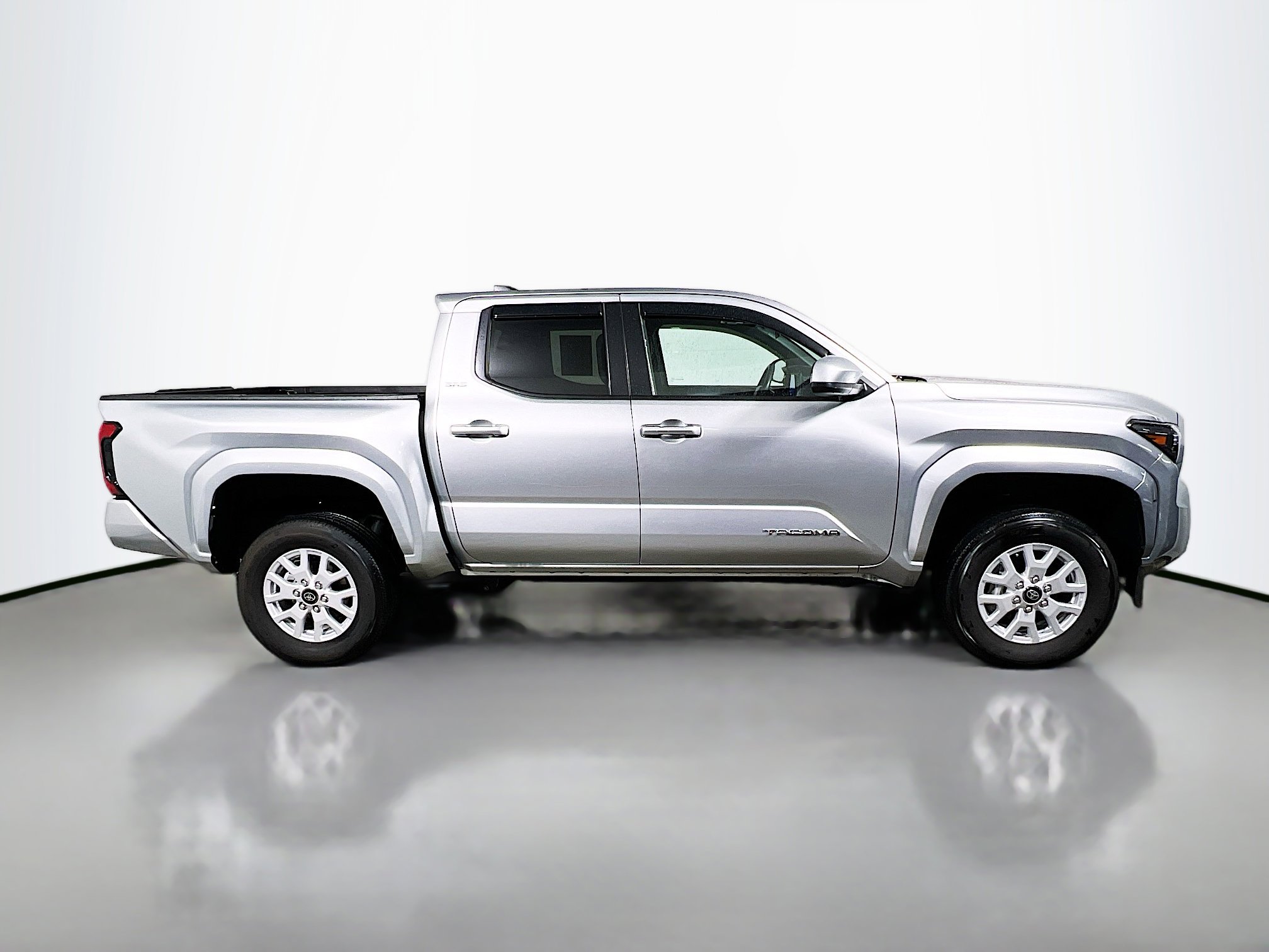 Used 2024 Toyota Tacoma SR5 image 3