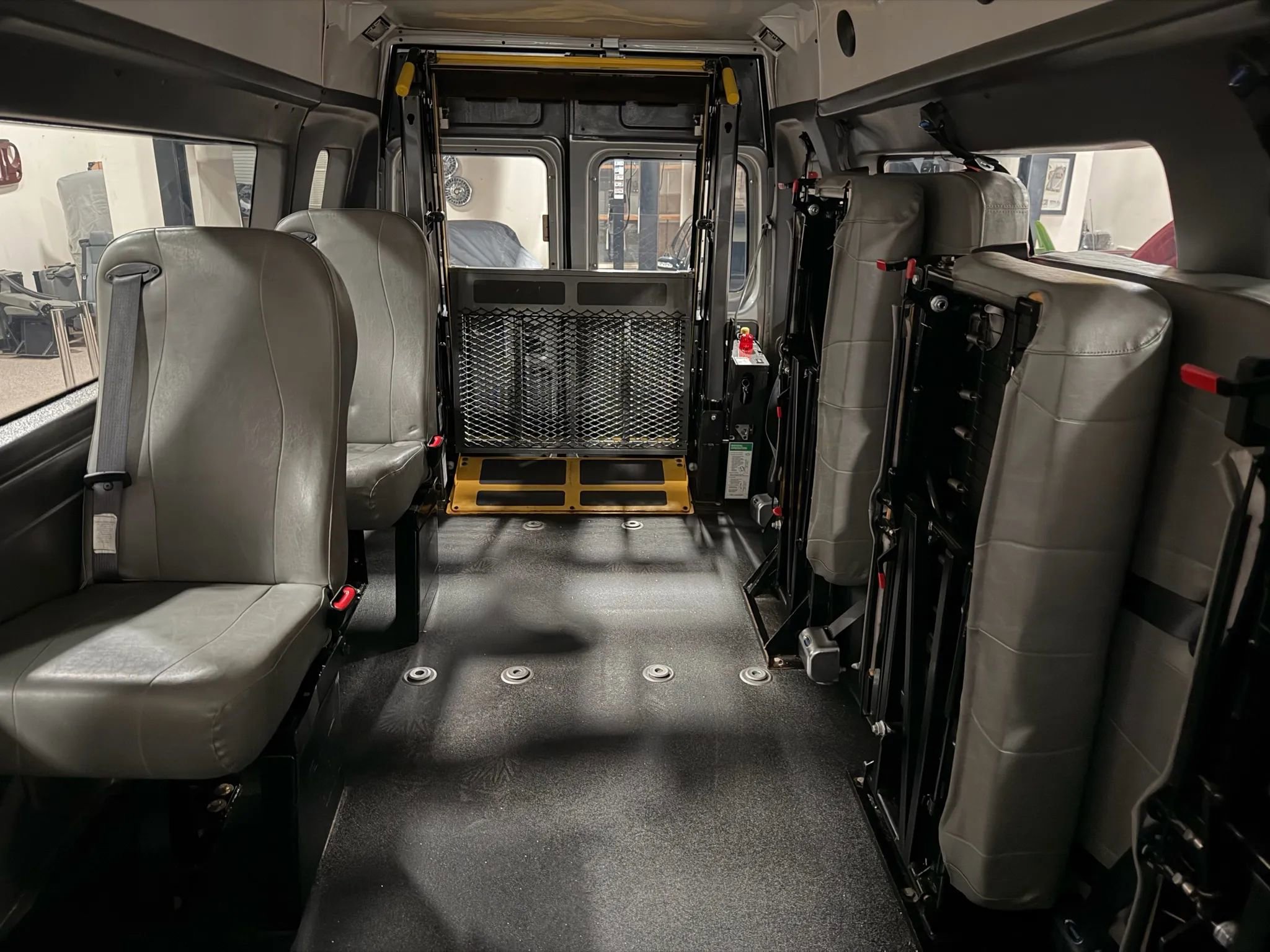 Used 2014 Ford E-250 and Econoline 250 Extended w/ Power Group image 66