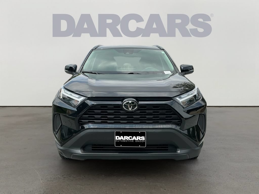 Used 2025 Toyota RAV4 XLE AWD/4WD image 2