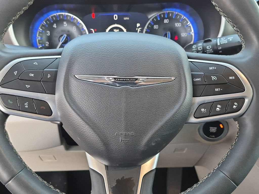 Used 2023 Chrysler Pacifica Touring-L FWD image 22