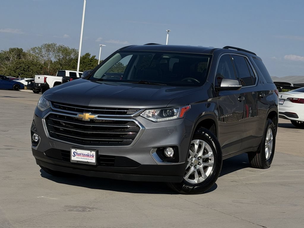 Used 2020 Chevrolet Traverse LT FWD image 2