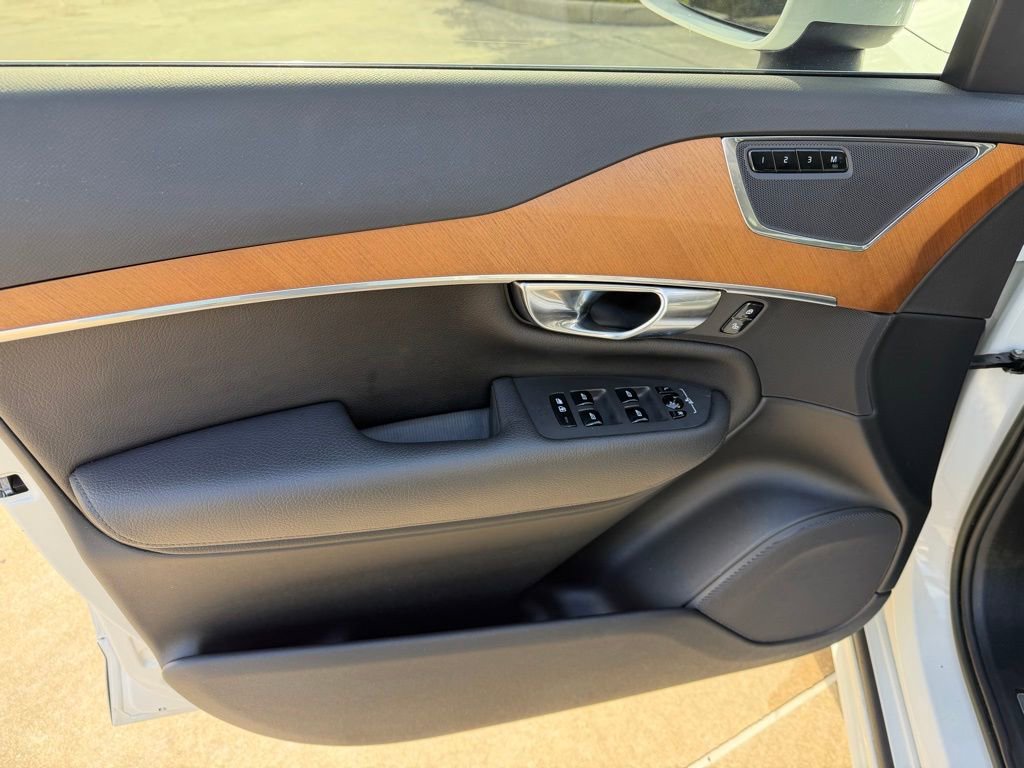 Used 2022 Volvo XC90 T6 Momentum image 14