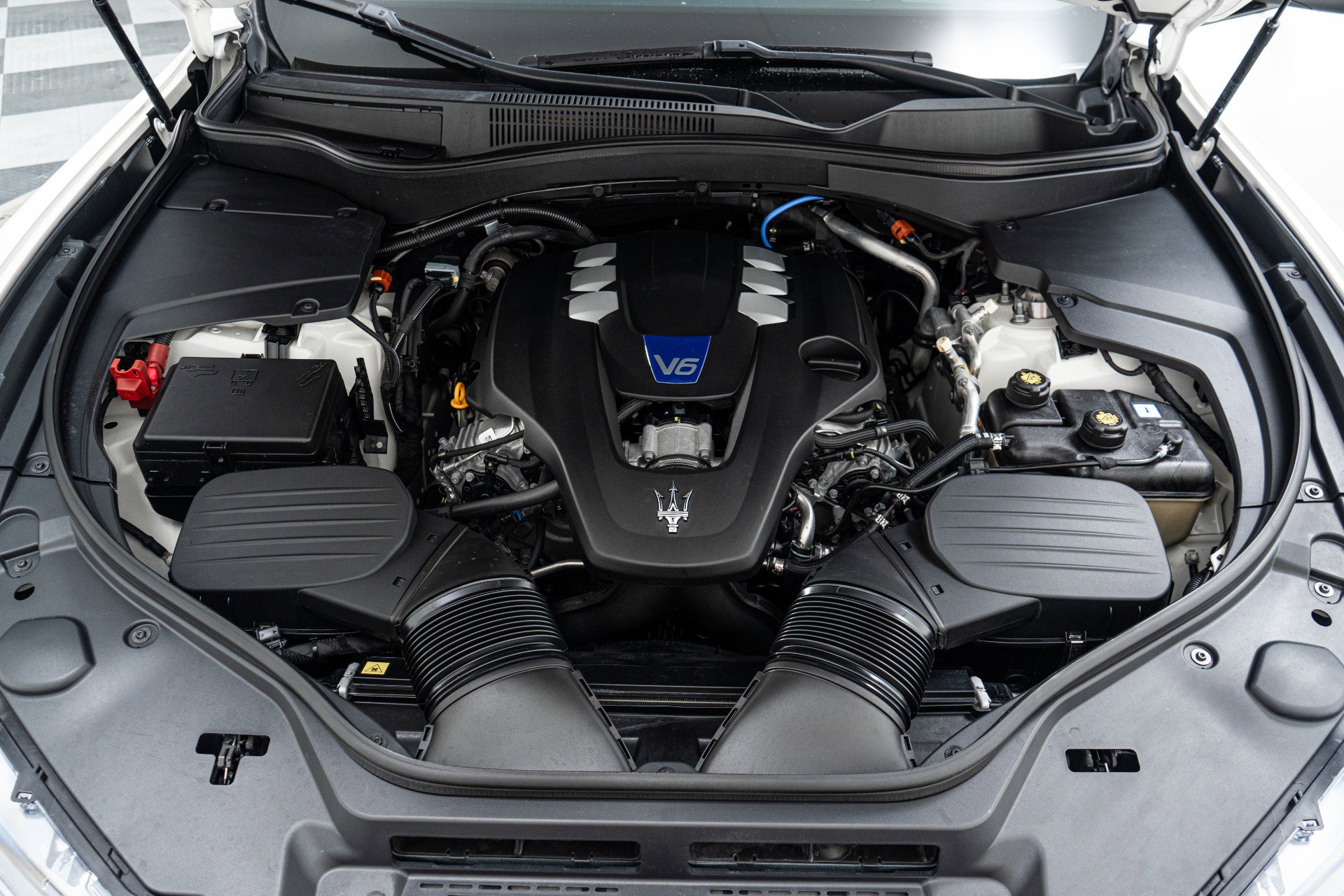 Used 2022 Maserati Levante Modena image 12