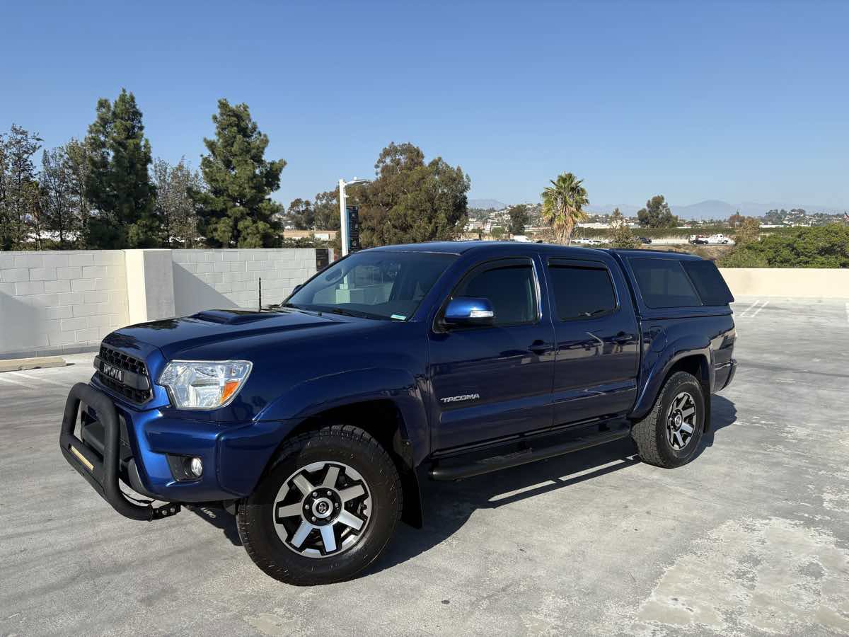 Used 2015 Toyota Tacoma 4x4 Double Cab w/ TRD Sport Package image 2