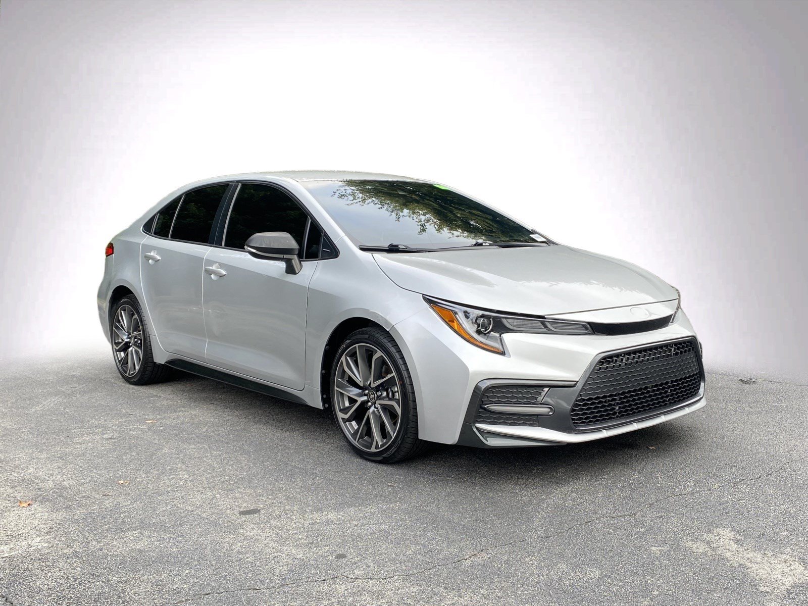 Used 2021 Toyota Corolla SE FWD image 2