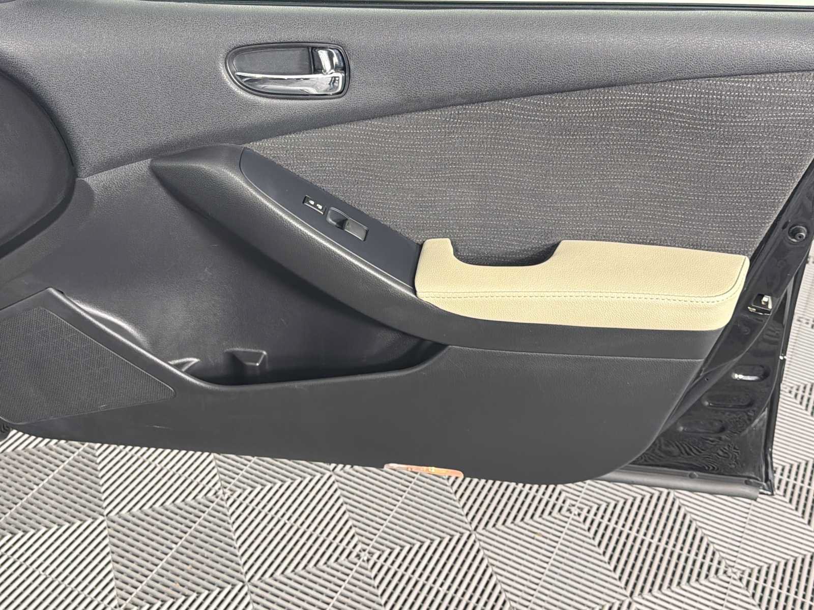 Used 2012 Nissan Altima 2.5 S FWD image 14