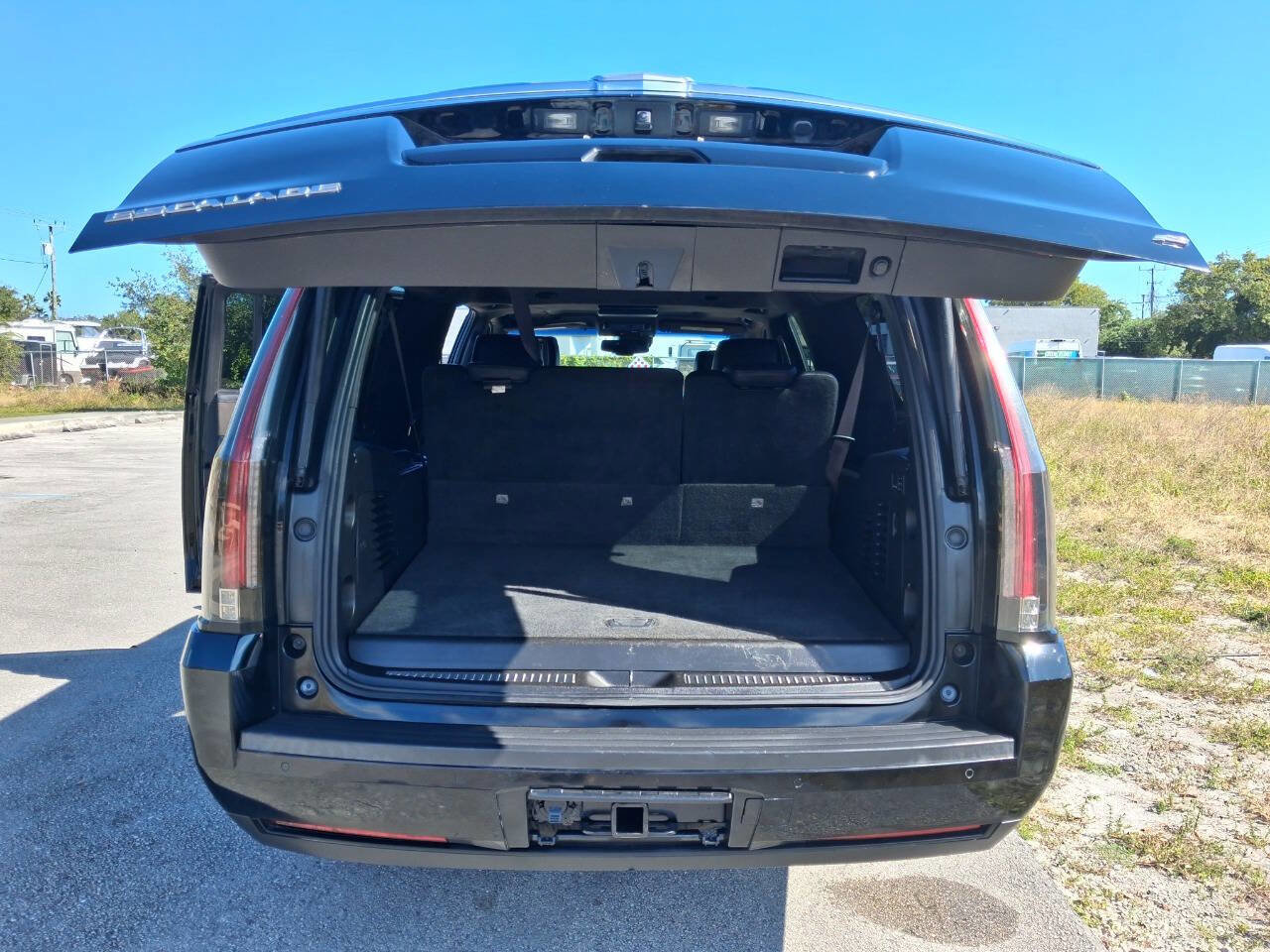 Used 2015 Cadillac Escalade ESV Platinum AWD/4WD image 13