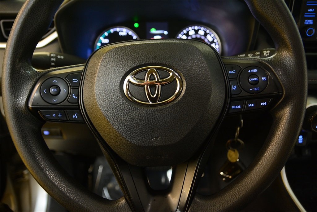 Used 2022 Toyota RAV4 LE image 18