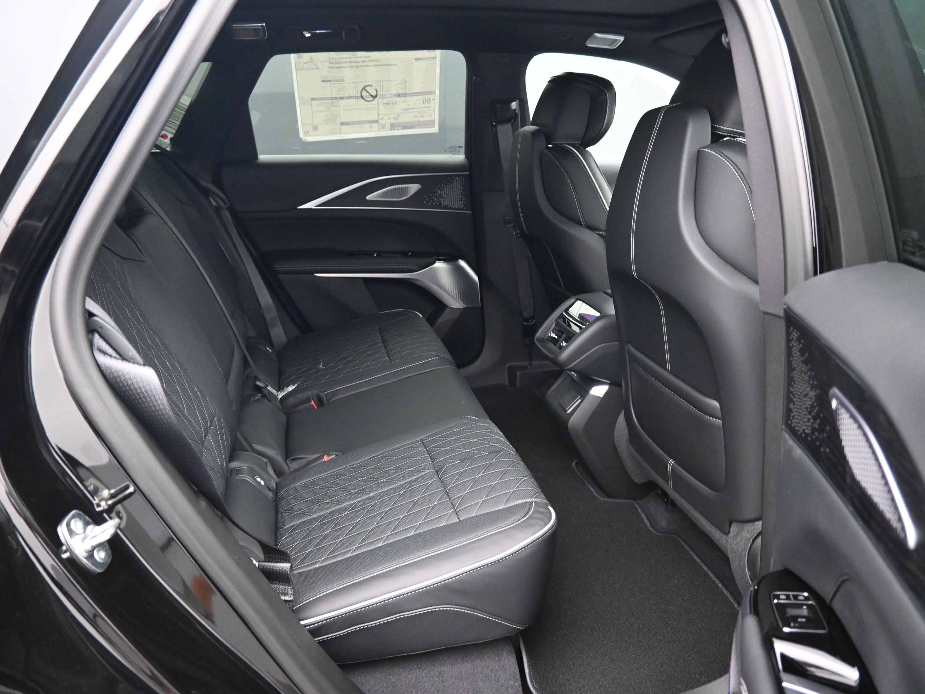 New 2026 Cadillac Lyriq V image 12