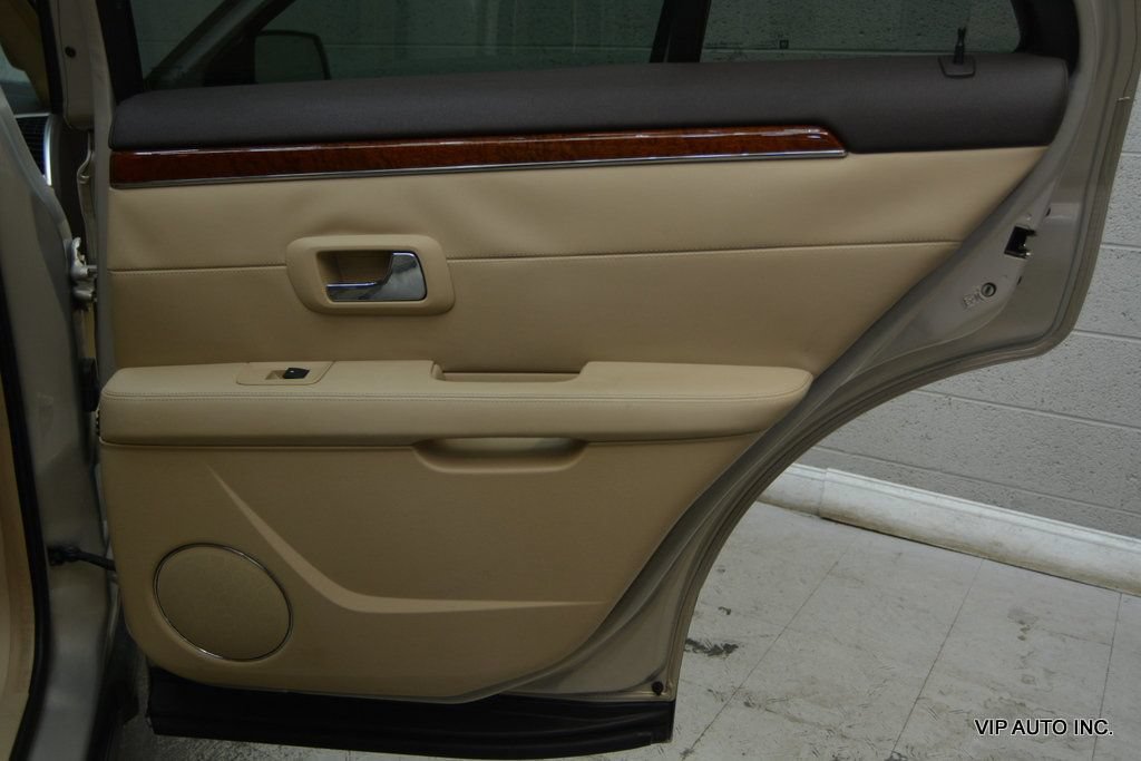 Used 2008 Cadillac SRX w/ Utility Package RWD image 10