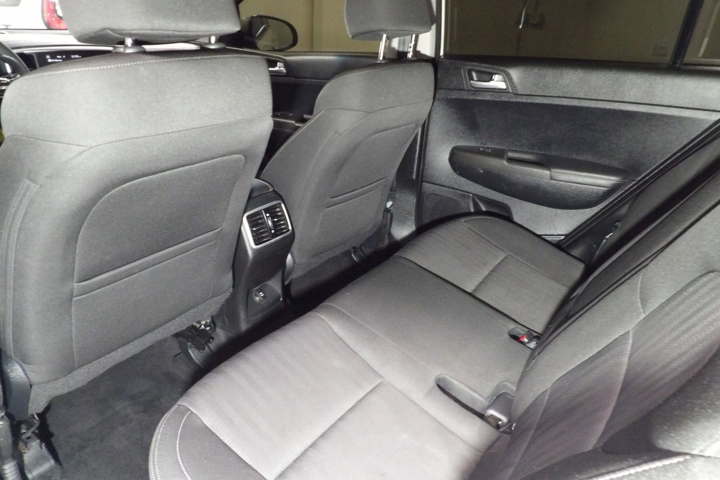 Used 2022 Kia Sportage LX image 9