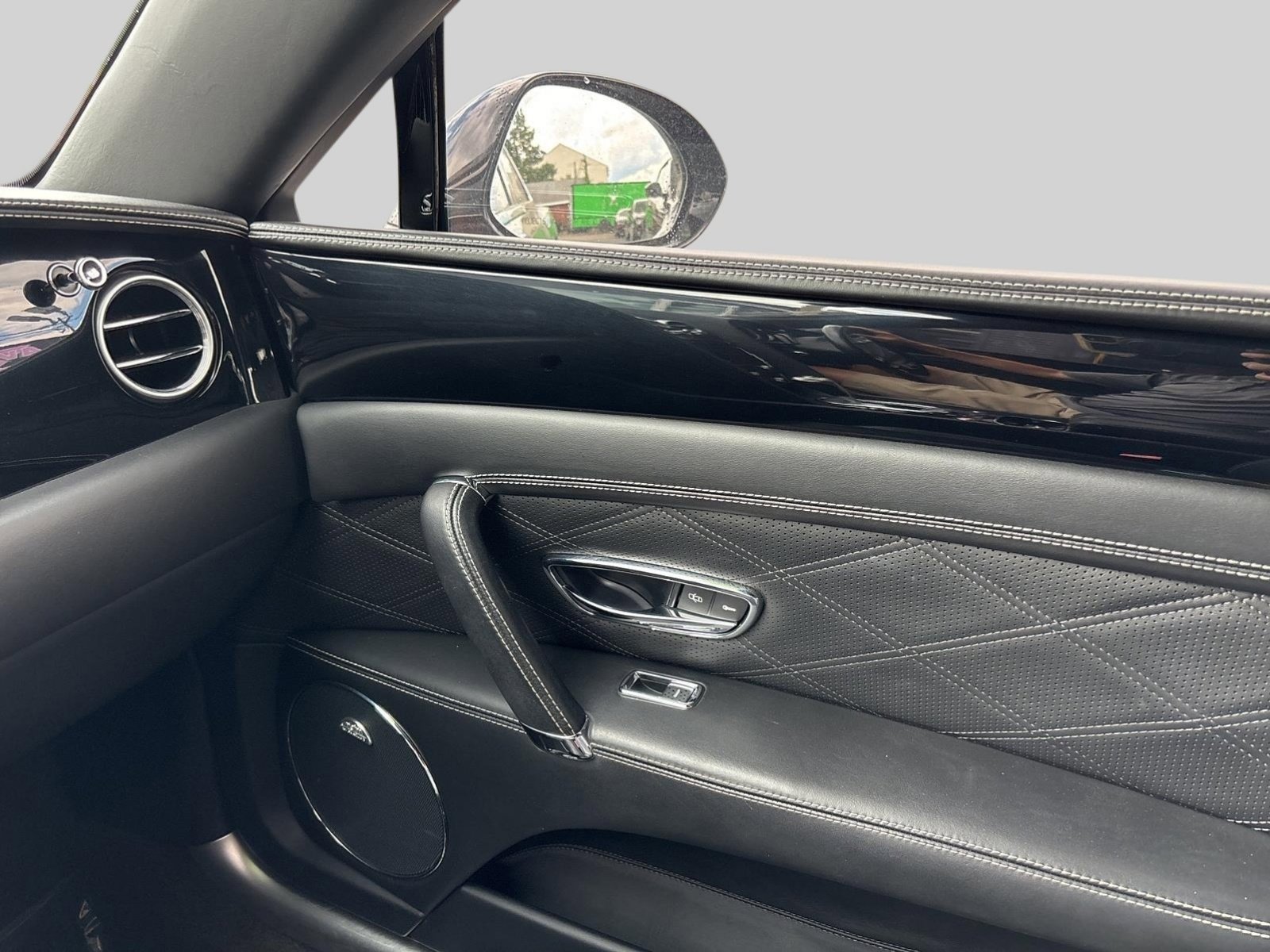 Used 2014 Bentley Flying Spur W12 image 29