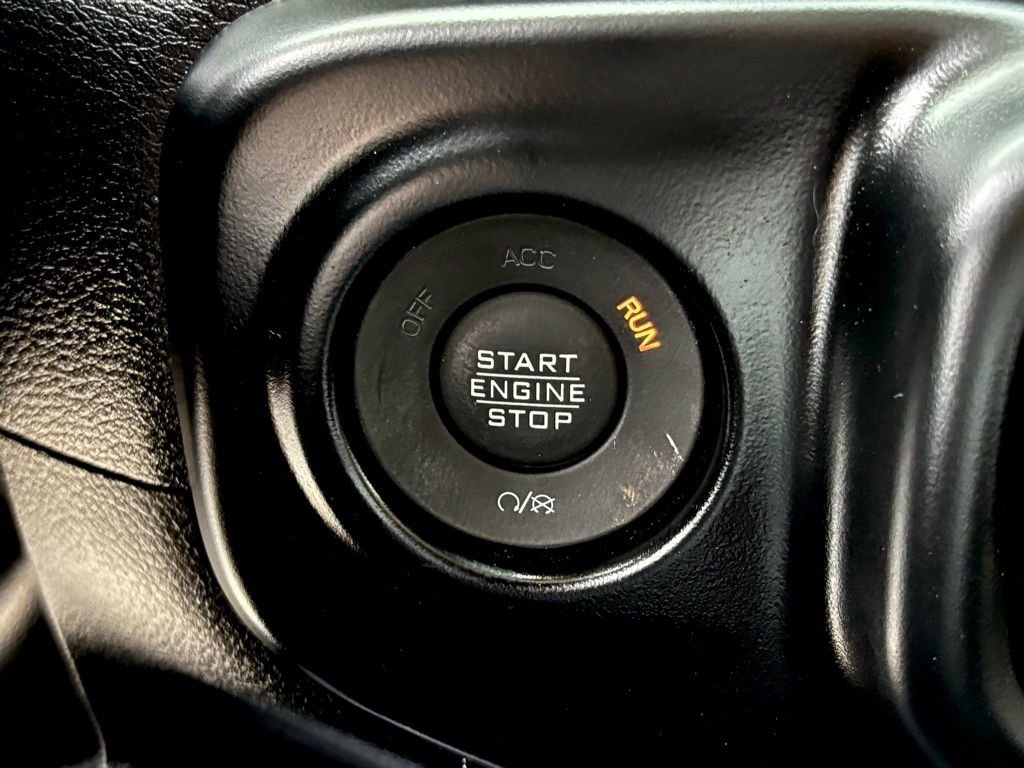 Used 2022 Jeep Gladiator Willys image 18