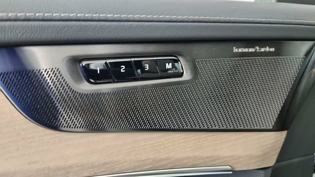 New 2026 Volvo XC90 B6 Plus w/ Protection Package Premier AWD/4WD image 11