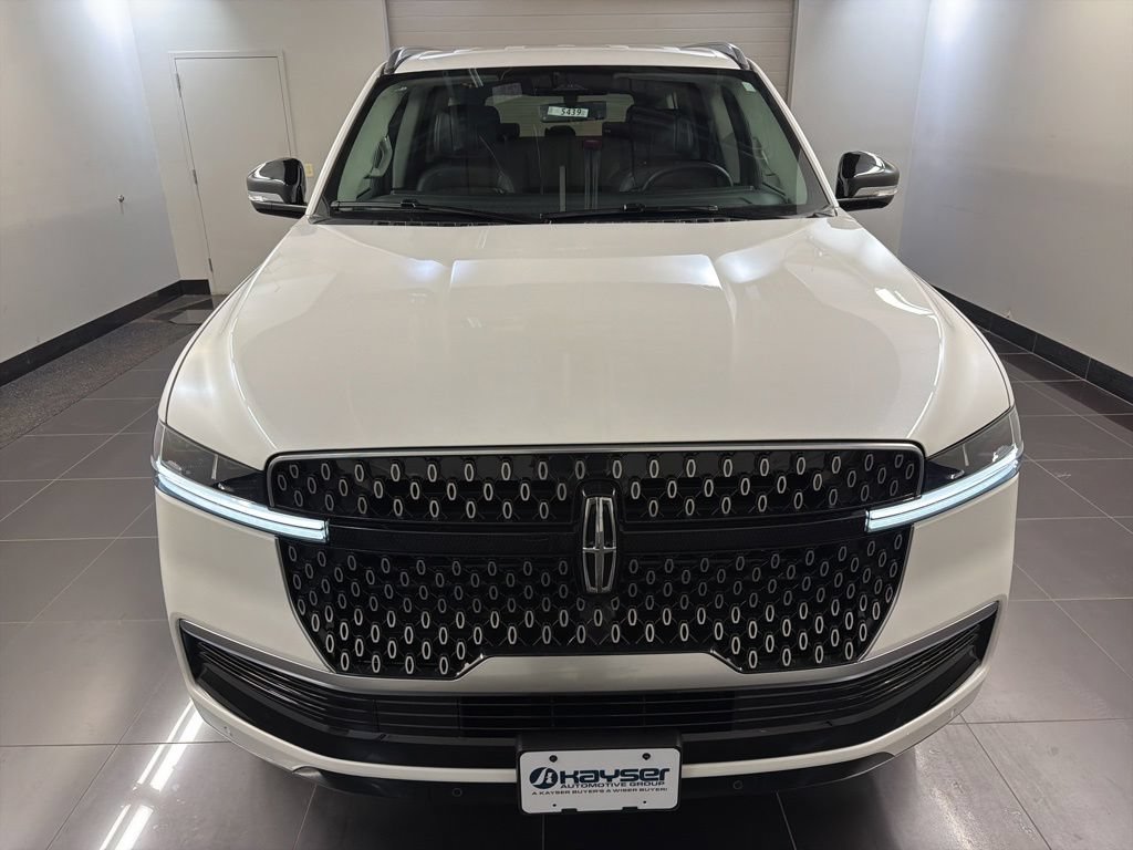 New 2026 Lincoln Navigator Premiere AWD/4WD image 2