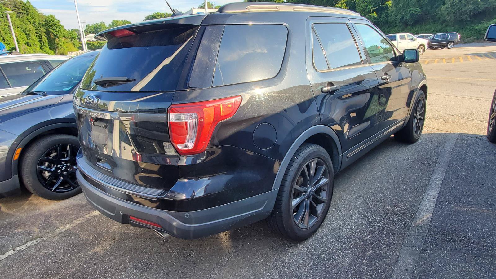 Used 2019 Ford Explorer XLT w/ Equipment Group 202A FWD image 7