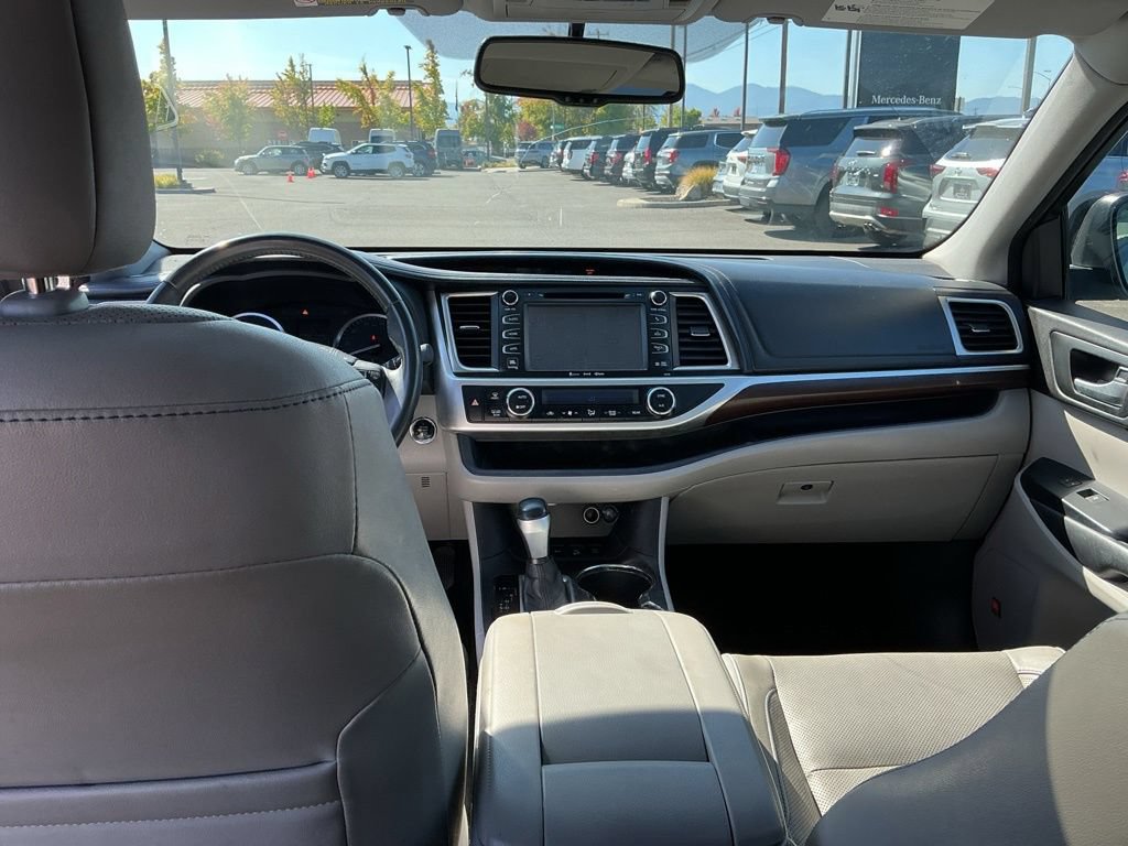 Used 2016 Toyota Highlander Limited AWD/4WD image 10