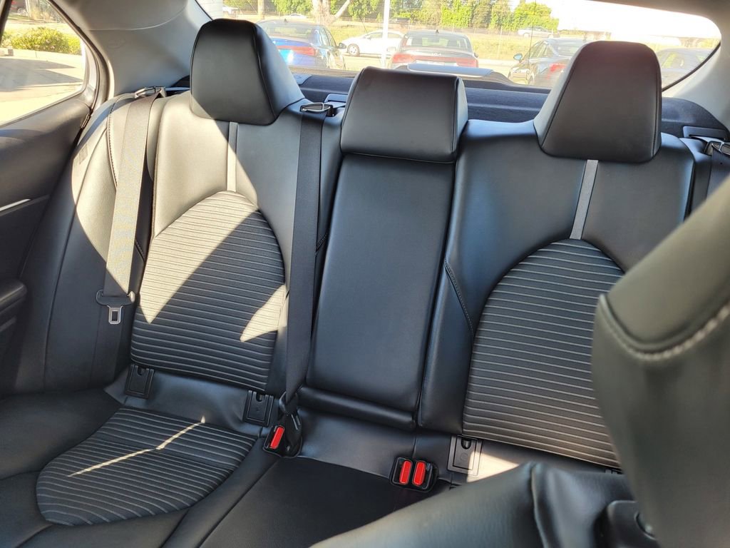 Used 2023 Toyota Camry SE image 10