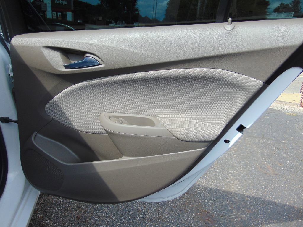 Used 2017 Chevrolet Cruze LT FWD image 22