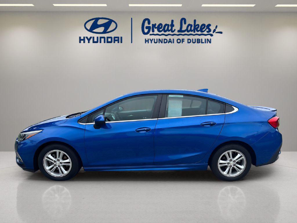 Used 2018 Chevrolet Cruze LT w/ Convenience Package FWD image 2