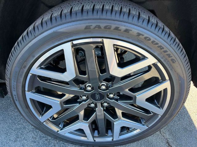 New 2027 Ford Expedition Platinum w/ Platinum Ultimate Package AWD/4WD image 11