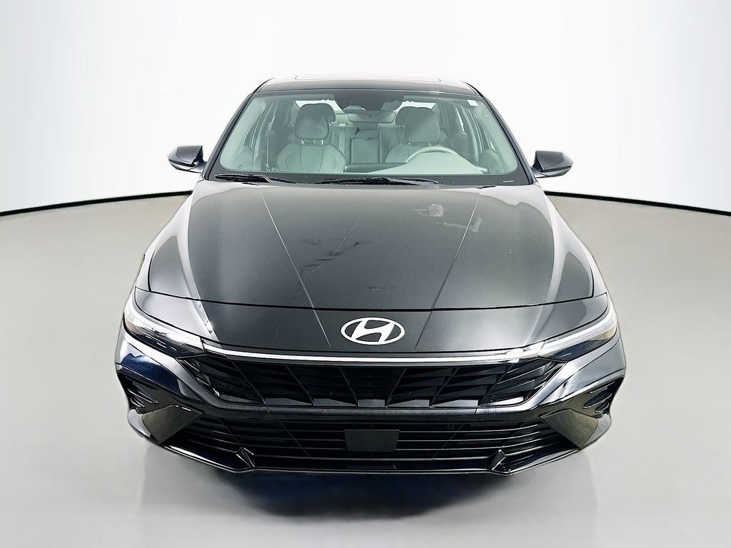 Used 2025 Hyundai Elantra SEL FWD image 2