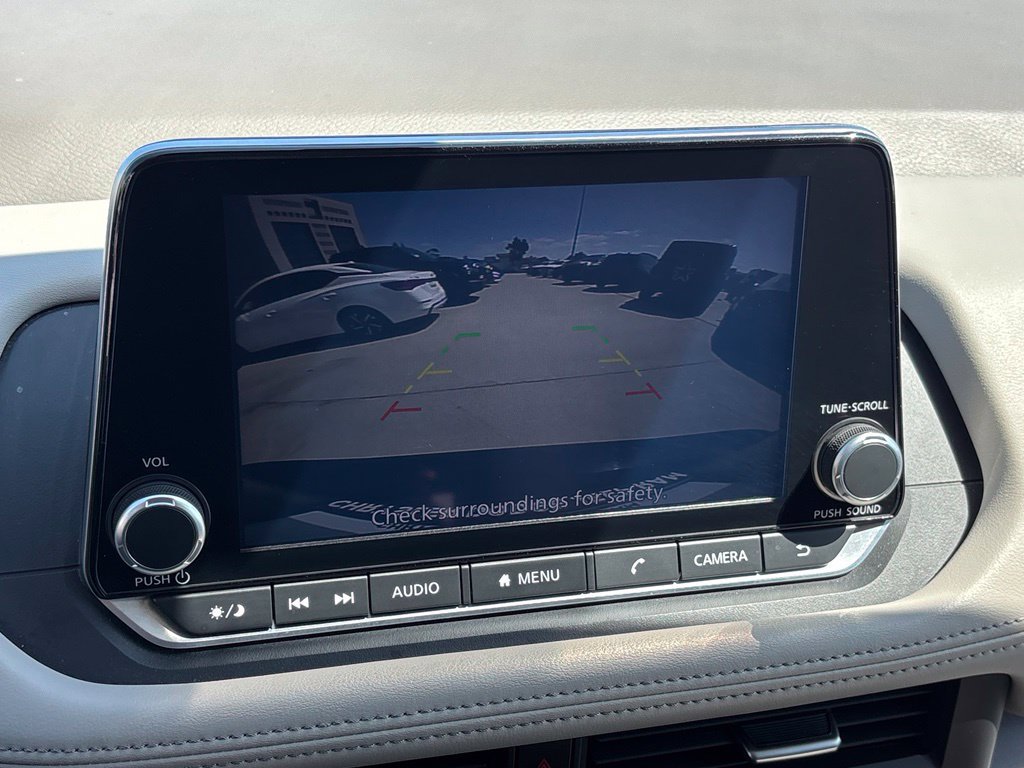 Used 2025 Nissan Rogue SV FWD image 17