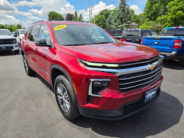 Used 2025 Chevrolet Traverse LT AWD/4WD image 1