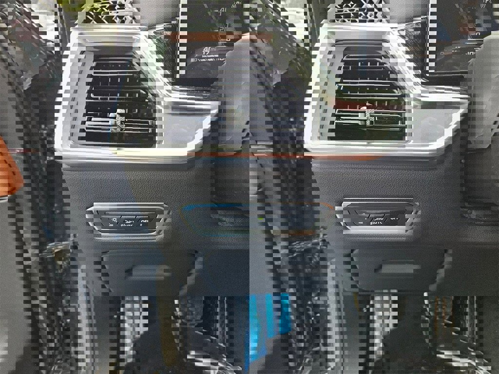 New 2026 BMW X7 M60i image 17