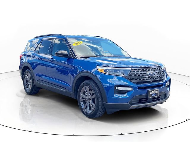 Used 2023 Ford Explorer XLT w/ Equipment Group 202A RWD image 3