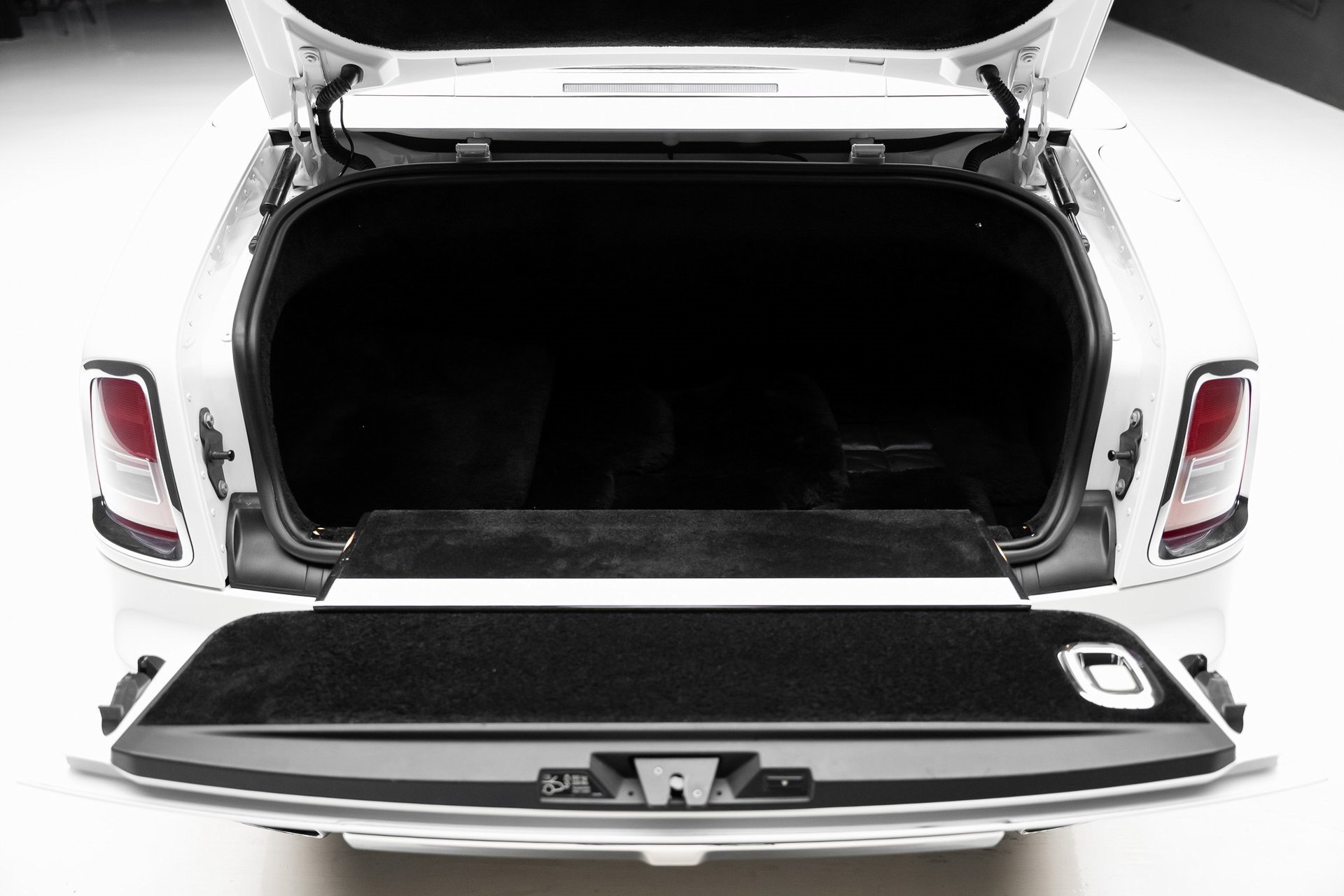 Used 2013 Rolls-Royce Phantom Drophead Coupe image 73