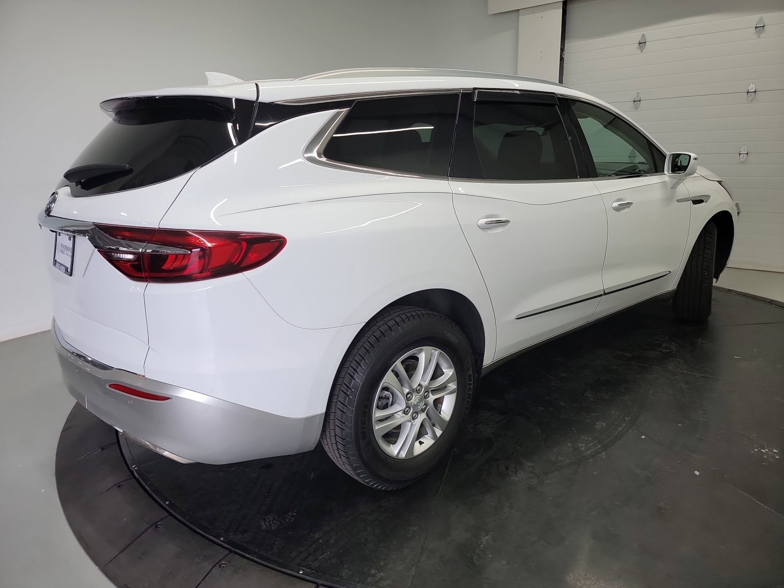 Used 2020 Buick Enclave Essence FWD image 9